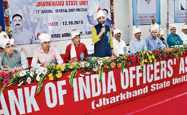 सरकार जिद छोड़े, वरना बैंकों में अनिश्चितकालीन हड़ताल