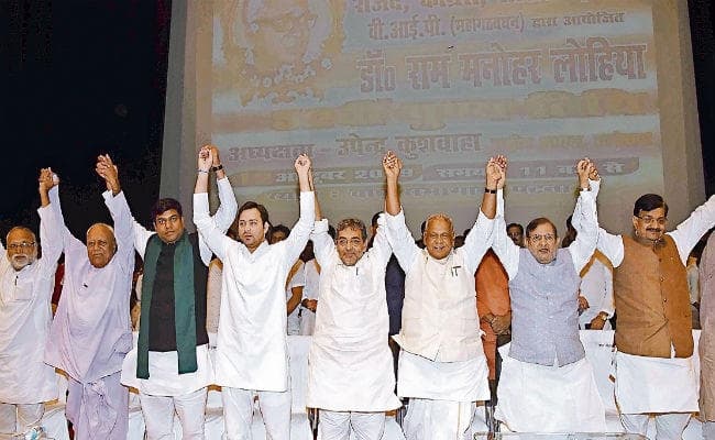 महागठबंधन ने दिखायी एकता, अब सड़क पर उतरेंगे, तेजस्वी ने कहा, बैलेट पेपर से हो अगला चुनाव
