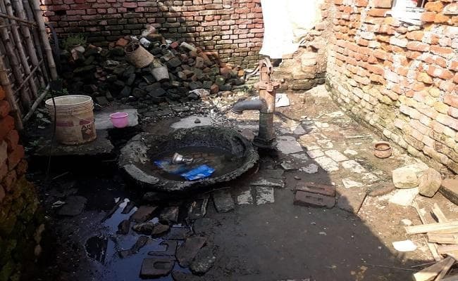 महिला को कुदाल से काट डाला, शव चापाकल के पास फेंका