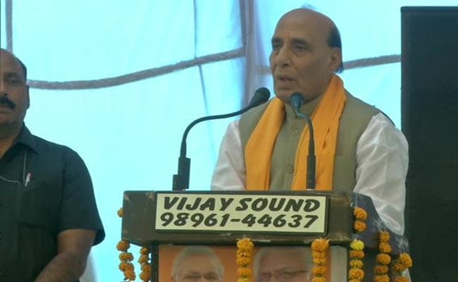 कांग्रेस के बयानों से पाकिस्तान को मिलती है शह, राफेल पर ऊं लिखने से उठे विवाद पर बोले राजनाथ सिंह