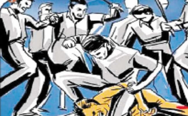 Bareilly News: बरेली में दिल्ली के दंपती की बच्चा चोर समझकर धुनाई, पति-पत्नी मांग रहे थे भीख, जांच जारी
