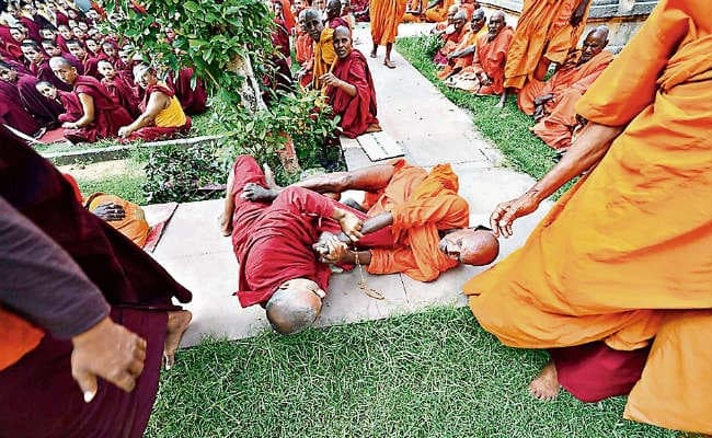 बोधगया : .....जब शांति स्थल महाबोधि मंदिर में भिड़े भिक्षु