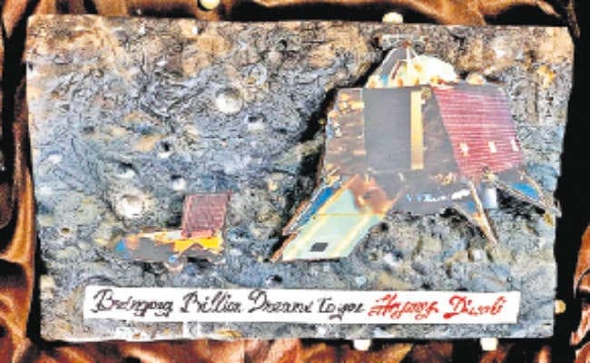 दिवाली में लीजिए चंद्रयान-2 के साथ मिठाइयों का मजा