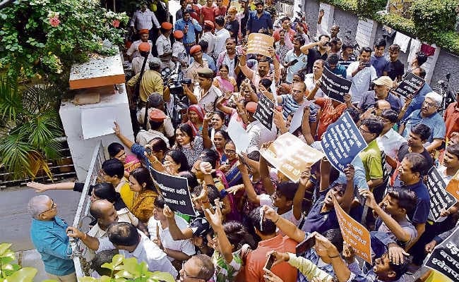 पटना : जलजमाव पीड़ितों ने उपमुख्यमंत्री का घर घेरा