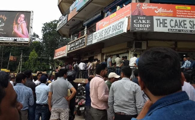 Ranchi : लालपुर में दिन-दहा़ड़े ज्वेलरी शॉप में घुसकर दो भाइयों को गोली मारी