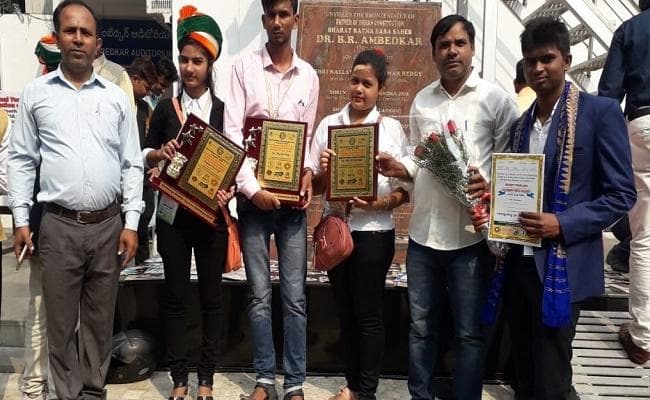 बिहार : गोपालगंज के तीन छात्रों को दिल्ली में मिला युवा गौरव सम्मान