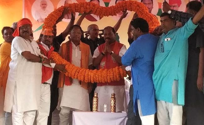 CM रघुवर दास ने 5 वर्षों के विकास कार्यों के नाम पर मांगा समर्थन, कहा- मैं सत्ता का लोभी नहीं हूं