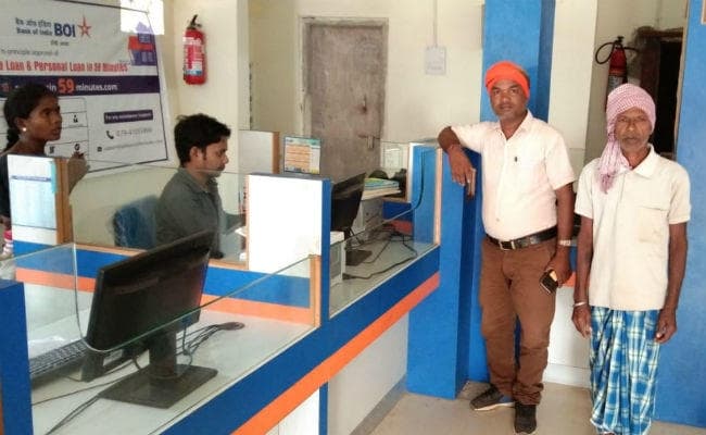 गुमला : शहीद संतोष गोप के पिता ने कहा- बेटा खोया है, अब सरकार बुढ़ापे का सहारा बने