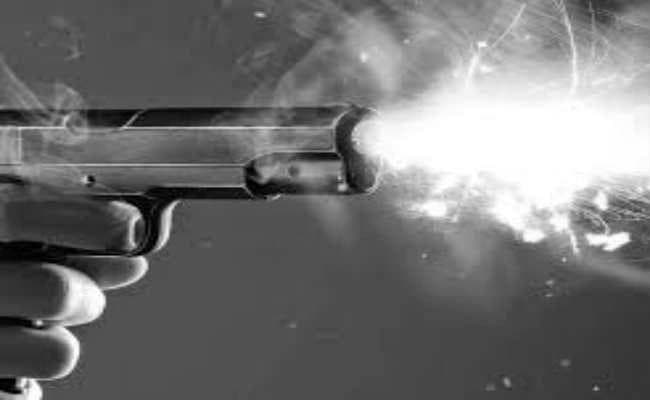 एसपी आवास पर तैनात सिपाही से अपराधियों ने लूटे मोबाइल और पर्स, गिरफ्तार करने गयी पुलिस टीम पर फायरिंग