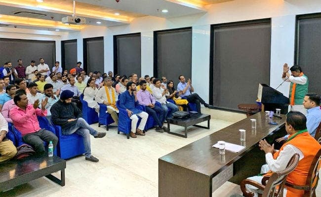 प्रवासी बंगाल के युवाओं ने की मांग, बंगाल में केंद्र सरकार करे हस्तक्षेप