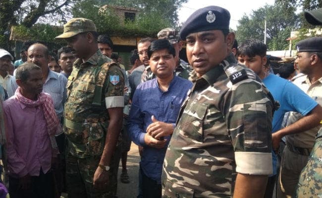 संवेदक की हत्‍या के विरोध में आक्रोशित लोगों ने झारखंड-ओडि़सा मुख्‍य मार्ग चार घंटे किया जाम