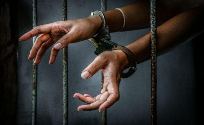 विवाहिता पर जानलेवा हमला, पति गिरफ्तार
