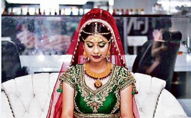 ''सजना है मुझे सजना के लिए'': इस करवा चौथ ऐसे अपने रूप को दें निखार, पतिदेव हो जाएंगे खुश