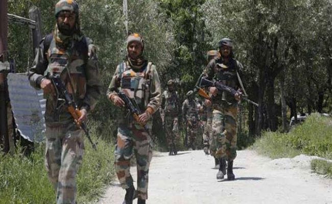 Jammu&Kashmir : सर्च ऑपरेशन के दौरान आतंकियों ने की फायरिंग, सुरक्षाबलों ने घेरकर तीन को किया ढेर