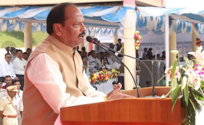 Hazaribagh : पासिंग आउट परेड में बोले रघुवर दास, कानून व्यवस्था को दें प्राथमिकता, जाति-धर्म से ऊपर उठ कर करें काम