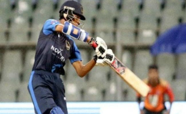 17 साल की उम्र में इस युवा क्रिकेटर ने जड़ दिया वनडे में दोहरा शतक, रिकॉर्ड
