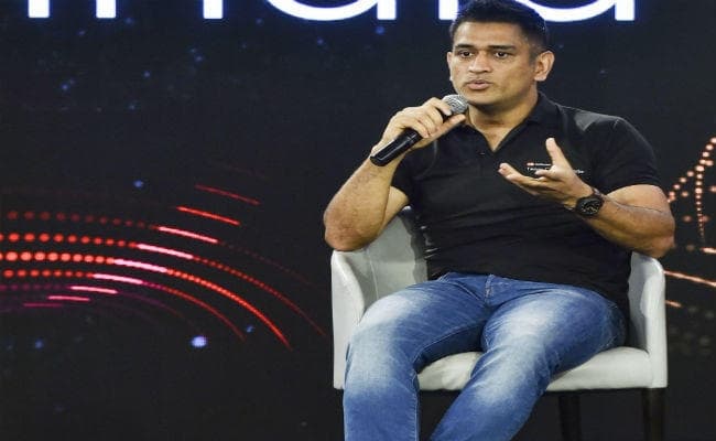 मैं भी आम इंसान हूं, बस भावनाओं को काबू में रखता हूं : धौनी