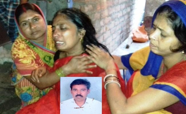 बैंक के कर्ज में डूबे किसान ने पहले पत्नी व बच्चे को भेजा बाजार, फिर खुद को गोली से उड़ाया