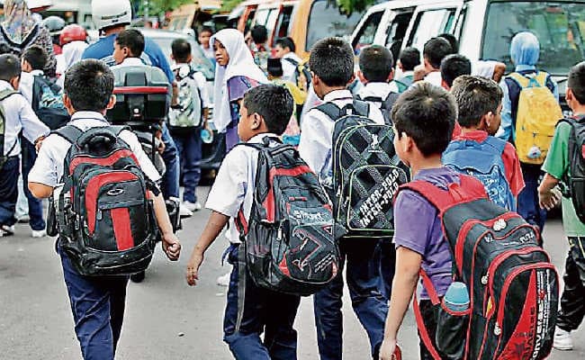 यूपी के सरकारी स्कूलों में हफ्ते में एक दिन ‘नो-बैग’ डे होगा लागू, बच्चों को टेंशन फ्री पढ़ाई का माहौल देने की पहल