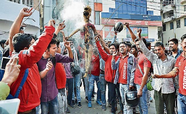 रांची : जोमैटो ऑफिस में हंगामा कर्मियों को बनाया बंधक