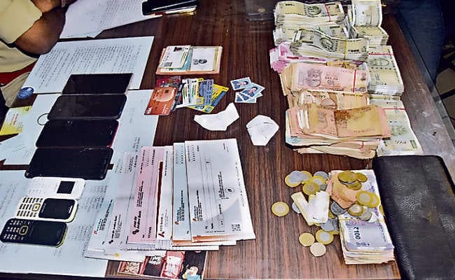 ब्राउन शूगर के साथ पकड़ी गयी भाभी जी