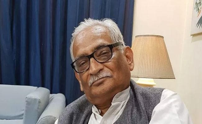 अयोध्या विवाद : नक्शा फाड़े जाने से आहत हिंदू महासभा ने वकील राजीव धवन की बार काउंसिल ऑफ इंडिया से की शिकायत