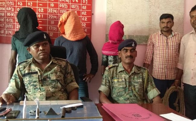 Jharkhand : पलामू के सुल्तानी घाटी में गाड़ी पंक्चर करके लूटपाट करने वाले गिरोह के तीन गिरफ्तार