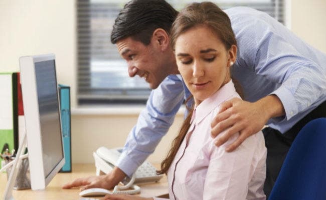 Report: हर 10वीं महिला को कार्यस्थल पर करना पड़ा है यौन उत्पीड़न का सामना