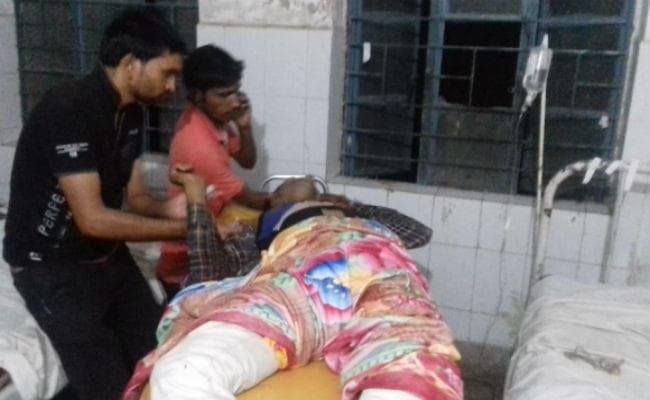 बड़कागांव : हाइवा के चपेट में आने से युवक गंभीर रूप से घायल