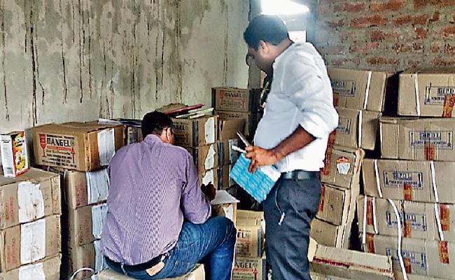 रांची : कमड़े में एक घर में छापा, लाखों रुपये की होमियोपैथिक दवाएं जब्त