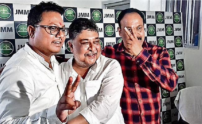 रांची : आजसू विधायक विकास मुंडा जायेंगे झामुमो में