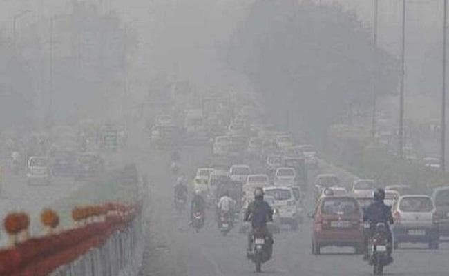 घूल रहा है दिल्ली की हवा में जहर, वायु गुणवत्ता सबसे खराब श्रेणी में पहुंची