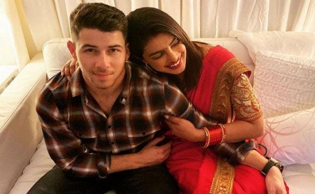 प्रियंका चोपड़ा ने इस अंदाज में मनाया करवा चौथ, निक ने लिखा- मेरी पत्‍नी भारतीय है