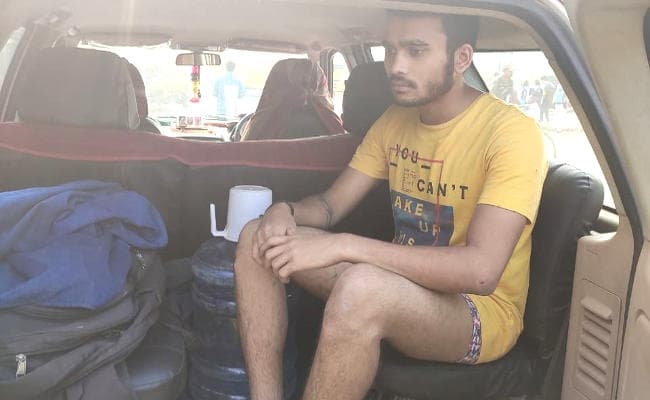 Ranchi : CID के सतेंद्र पांडेय ने आत्महत्या की कोशिश कर रहे युवक को बचाया, पुलिस को सौंपा