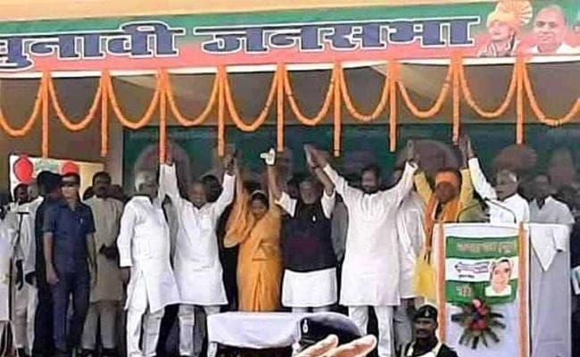 बिहार उपचुनाव : नीतीश, सुशील और पासवान एक साथ कर रहे हैं चुनाव प्रचार, महागठबंधन में…