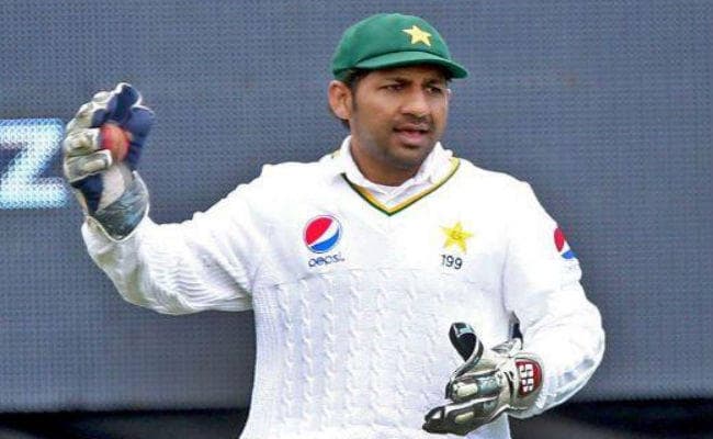 सरफराज अहमद पाकिस्तान के टेस्ट और टी20 कप्तान पद से बर्खास्त