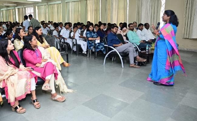 बाल अधिकार पर सेमिनार- जागरूकता से ही होगा बाल अधिकार संरक्षित