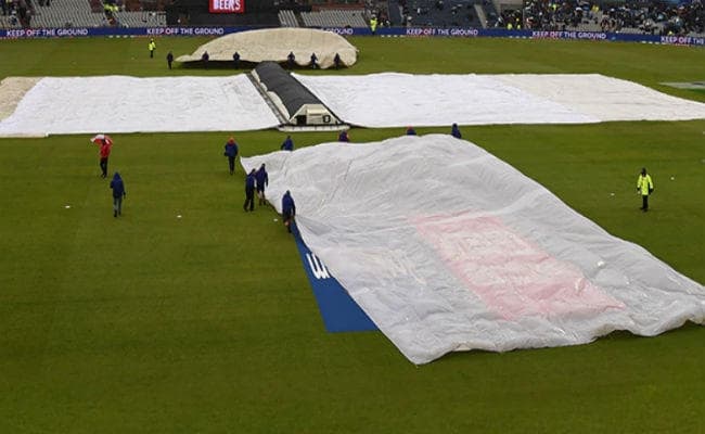 भारत और दक्षिण अफ्रीका टेस्ट : मैच देखने आ सकते हैं धौनी, खेल में बारिश के आसार