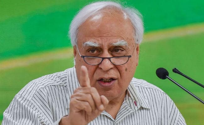 सावरकर का सम्मान करते हैं, लेकिन भाजपा बताये कि वह ''गांधी भक्त है या सावरकर भक्त'' : कांग्रेस