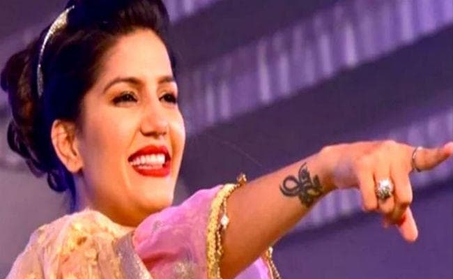 सपना चौधरी ने प्रतिद्वंद्वी के लिए किया प्रचार, भाजपा ने प्रचार से रोका