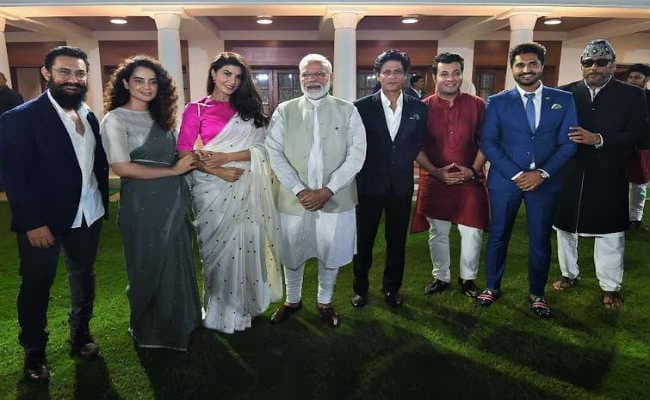पीएम मोदी के मेहमान बने फिल्‍मी सितारे - शाहरुख, आमिर समेत फिल्‍मी हस्तियों का लगा जमावड़ा