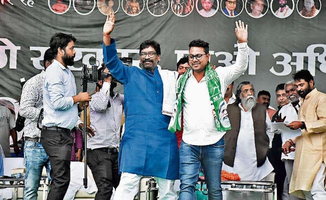 बदलाव महारैली में विकास सिंह मुंडा ने JMM का दामन थामा, बोले- झारखंडी अस्मिता से खेल रही है सरकार