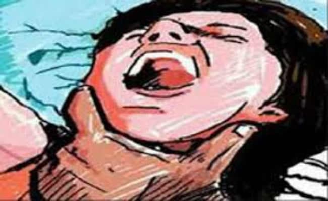 नवविवाहिता की गला दबा हत्या, शव जलाया