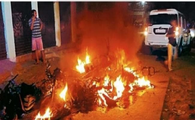 भागलपुर : मेडिकल कॉलेज के छात्रों और स्थानीय लोगों के बीच बवाल, पथराव, 9 बाइक फूंके