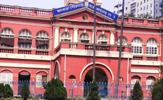 पश्चिम बंगाल के आम लोग तनाव में, सरकारी कार्यालयों में छुट्टियां ही छुट्टियां