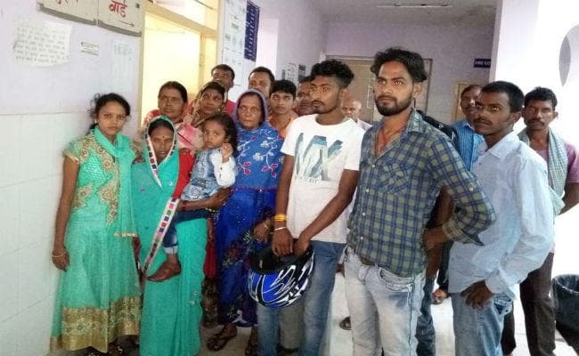 विचाराधीन कैदी की मौत, परिजनों का हंगामा, कहा- जुआ नहीं खेलते हैं, पुलिस ने झूठे केस में फंसाया