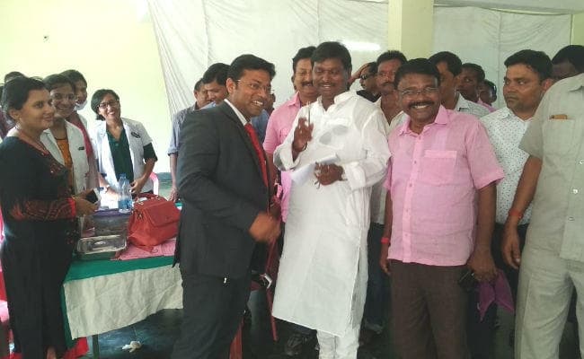 खरसावां : केंद्रीय मंत्री अर्जुन मुंडा ने किया मेगा हेल्थ कैंप का उदघाटन, 700 मरीजों का हुआ इलाज