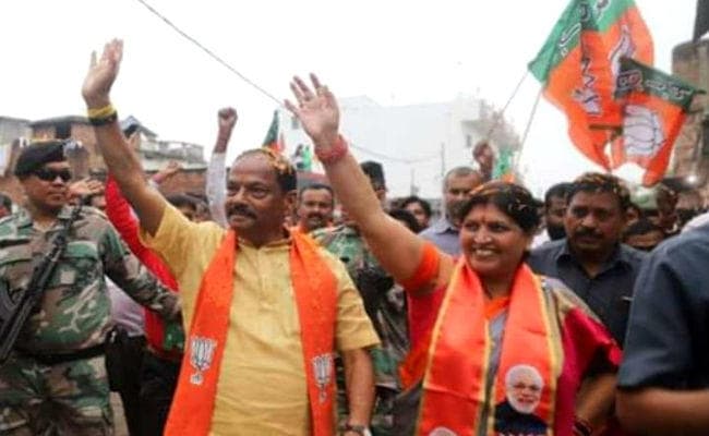 कोडरमा में सोरेन परिवार का रघुवर का हमला, कहा- परिवारवाद की नहीं, विकास की राजनीति चलेगी