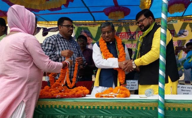 सिमडेगा में बोले बाबूलाल- पांच साल में राज्य सरकार ने गरीबों व किसानों को लूटने का काम किया