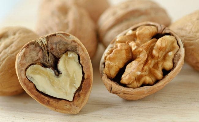 रोजाना कुछ अखरोट खाइये और कई बीमारियों को दूर भगाइये